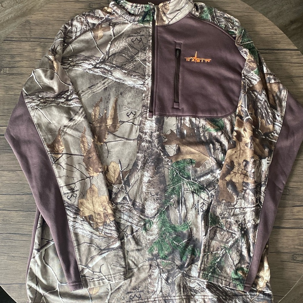 Men’s medium 1/4 zip habit long sleeve shirt